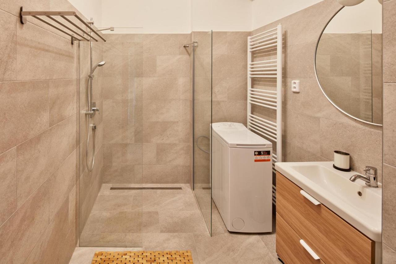 Prague Days - Spacious 3Bdr Apartment - Trendy Neighbourhood Exterior photo